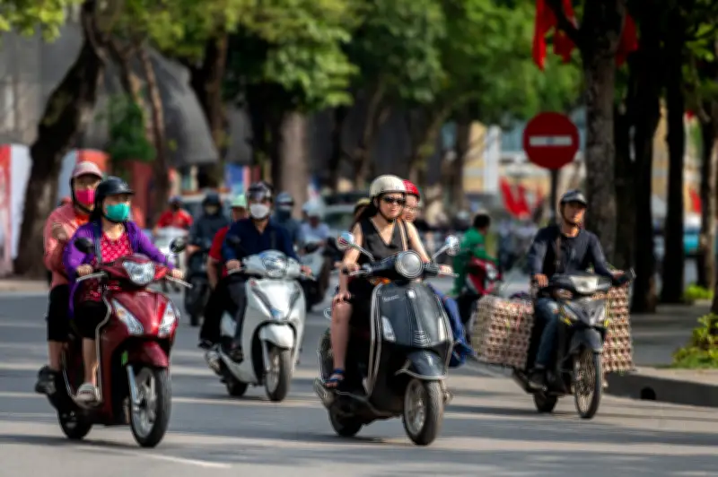 Hà Nội giải thích việc thu hẹp diện hỗ trợ chuyển đổi xe máy xăng