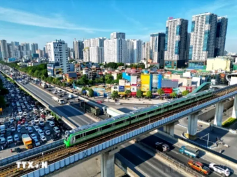 Hà Nội Metro kiểm tra các nhà ga sau sự cố mảng vữa rơi xuống xe buýt