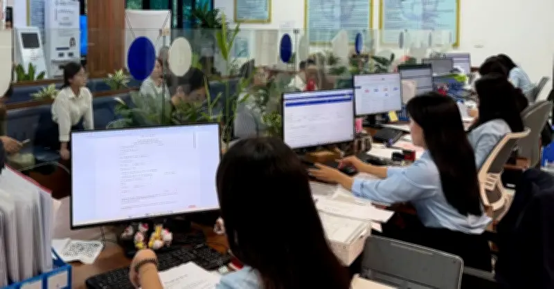 Hà Nội nói gì về phản ánh nữ cán bộ từ chối xác nhận ủy quyền cho cụ bà 97 tuổi?