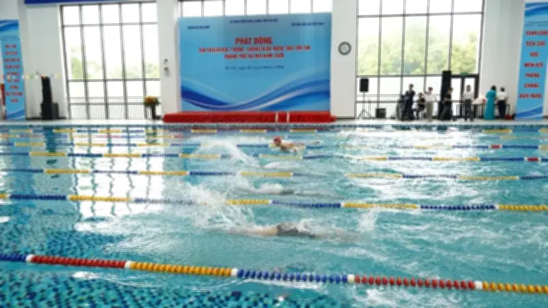 Hà Nội phát động tập luyện bơi phòng chống đuối nước cho trẻ em