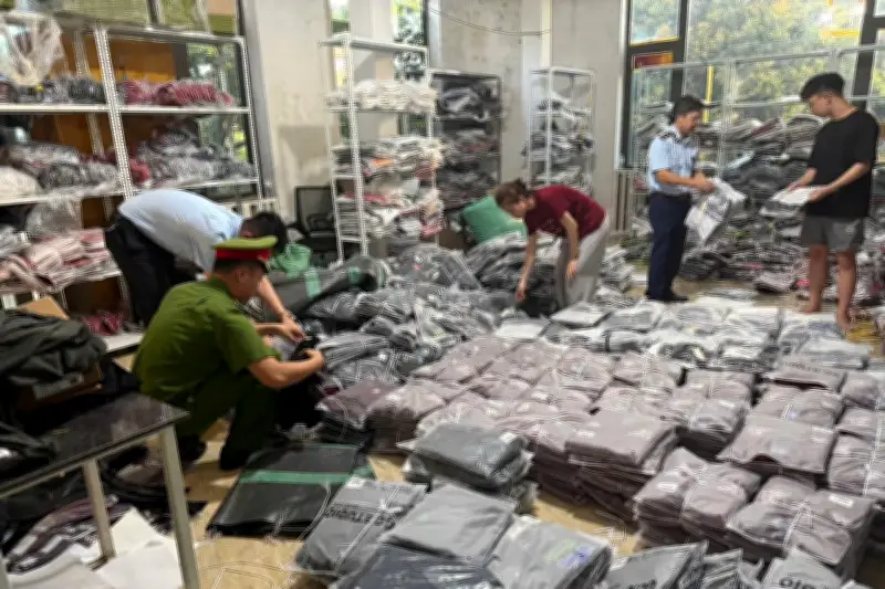 Hà Nội tạm giữ 2.575 sản phẩm thời trang giả mạo nhãn hiệu nổi tiếng