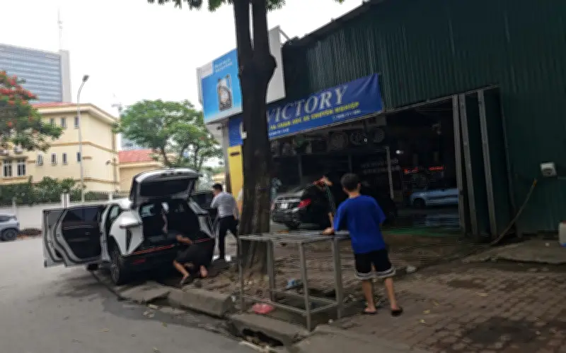 Hà Nội: Vì sao gara ô tô trên đất công ở Nam Trung Yên vẫn tồn tại?