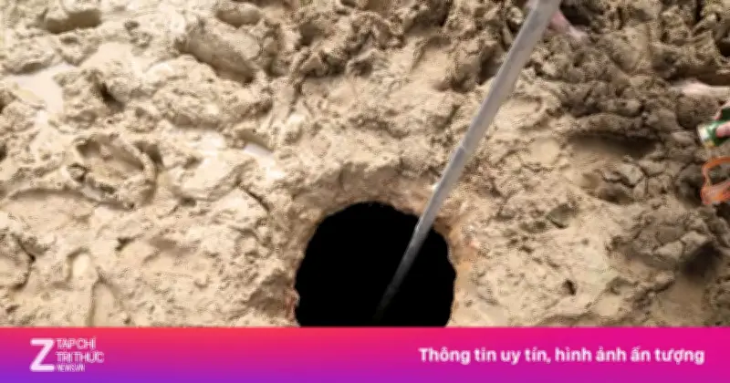 Hố tử thần suýt nuốt chửng máy cày ở Cao Bằng: Chính quyền khẩn trương xử lý