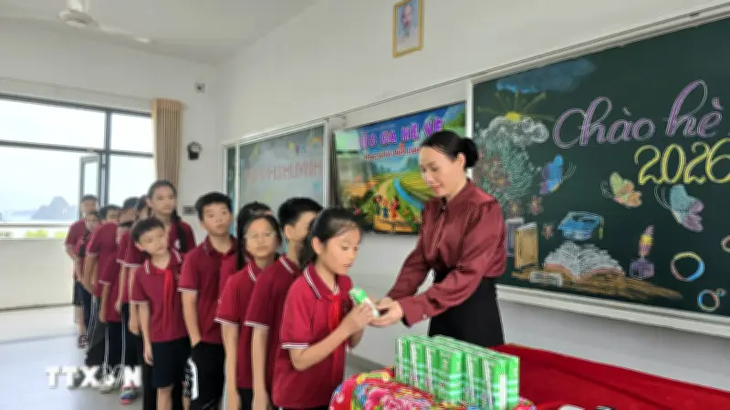 Hỗ trợ sữa uống tại trường học: Dấu ấn bình đẳng giáo dục công tư