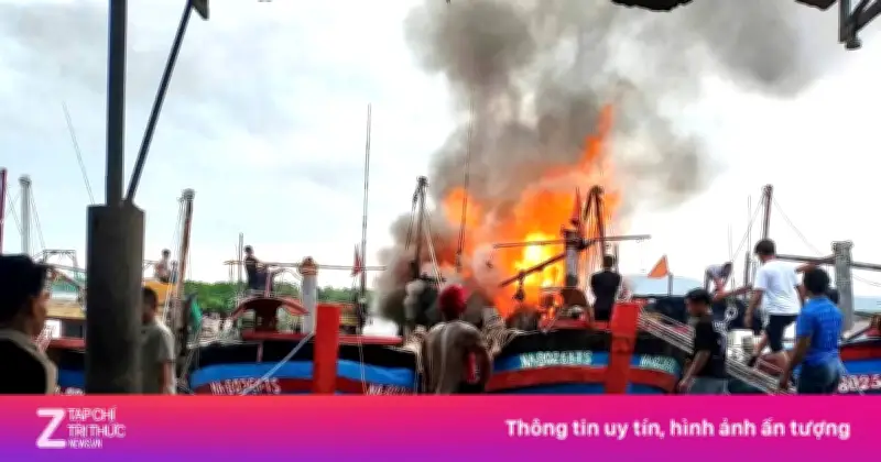 Hỏa hoạn thiêu rụi 3 tàu cá tại Nghệ An, thiệt hại nặng