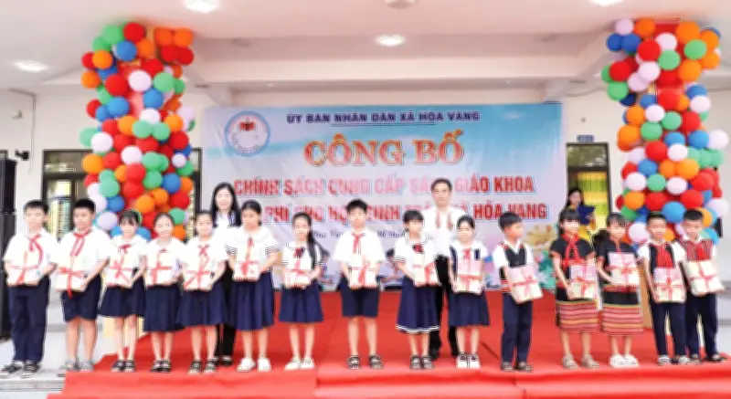 Hòa Vang tiên phong cấp sách giáo khoa miễn phí cho học sinh