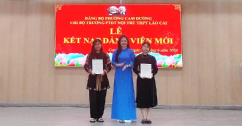 Hai học sinh dân tộc thiểu số ở Lào Cai được kết nạp Đảng