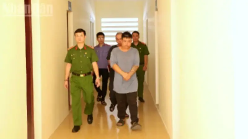 Hai đối tượng giả danh phóng viên tống tiền cảnh sát giao thông bị khởi tố