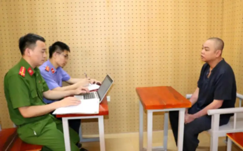 Hai đối tượng giả danh phóng viên tống tiền lực lượng chức năng ở Hà Tĩnh