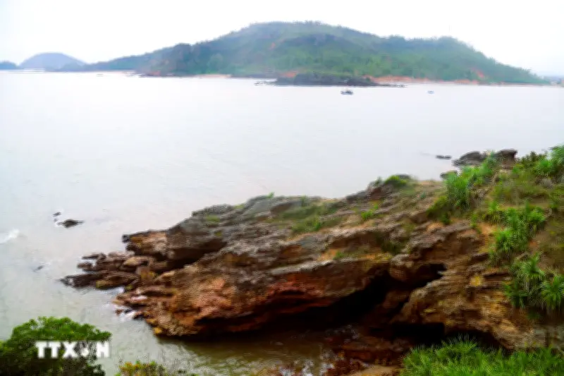 Hang Mũi Trâu – Viên ngọc thô nơi cửa biển Bắc Trung Bộ