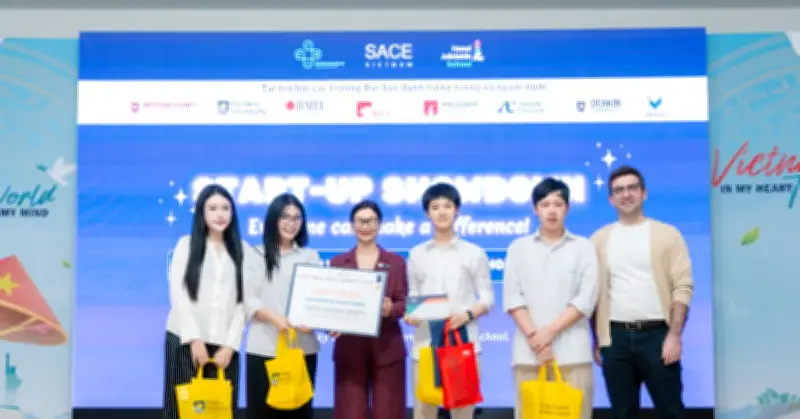Học sinh H.A.S trình bày dự án AI, sức khỏe tinh thần tại cuộc thi khởi nghiệp