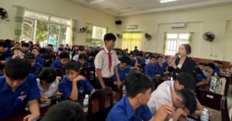 Học sinh Khánh Hòa học cách biến AI thành 'gia sư' trong học tập