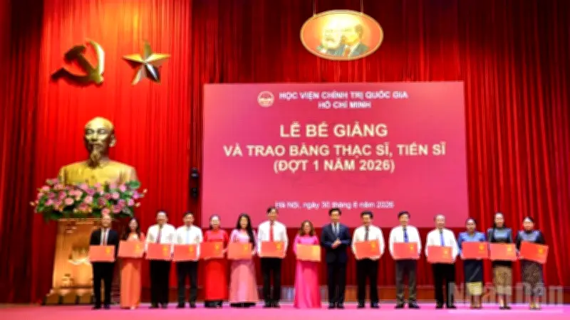 Học viện Chính trị quốc gia Hồ Chí Minh trao bằng cho 196 học viên