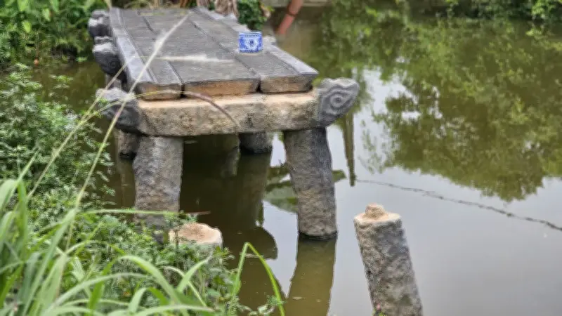 Hải Phòng: 4 phiến đá cầu cổ hơn 100 năm bị lấy cắp; An Giang: ô tô đâm liên hoàn