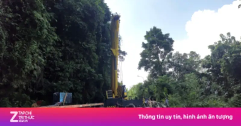 Hiện trường vụ tai nạn liên hoàn, xe container và ôtô lao xuống vực đèo Bảo Lộc