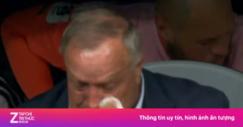 HLV Dick Advocaat xúc động khi Curacao lần đầu dự World Cup