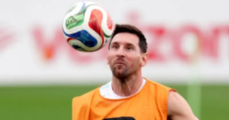HLV Scaloni: Messi cần thi đấu để giữ nhịp độ, Argentina mang thêm 500 kg thịt bò