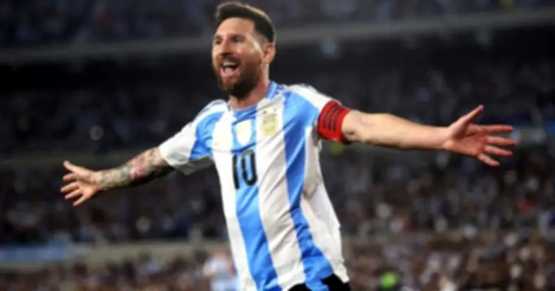 HLV Scaloni: Messi muốn thi đấu chừng nào cậu ấy muốn