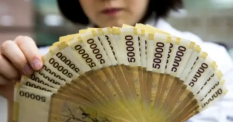 Hàn Quốc kêu cứu vì mưa tiền thưởng cho công nhân chip, lạm phát đau đầu
