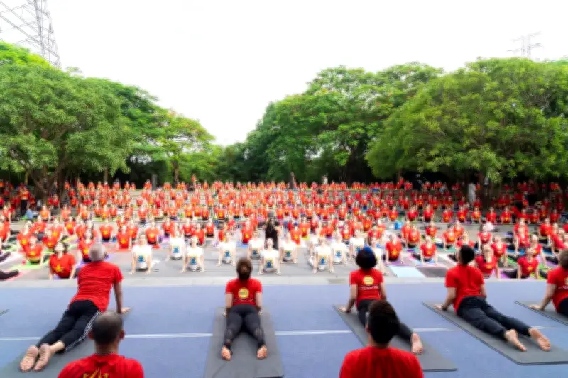 Hàng nghìn người tham gia Ngày Quốc tế Yoga 2026 tại Công viên Yên Sở