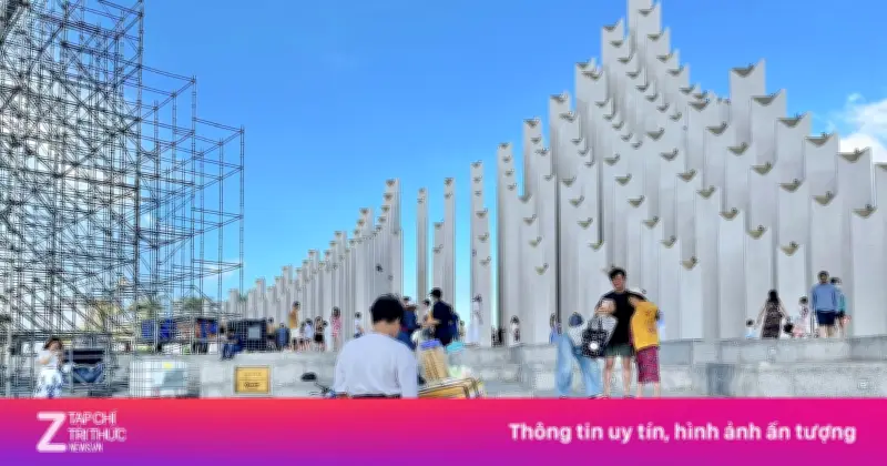 Hàng rong tràn lan ở công viên nghìn tỷ Vũng Tàu dù bị xử lý nhiều lần