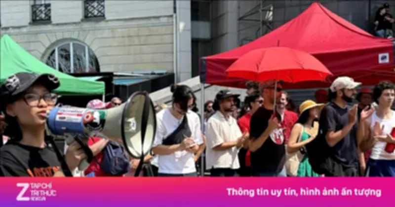 Hàng trăm người tuần hành tại Paris đòi công lý cho nạn nhân chất độc da cam