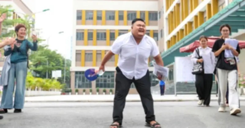 Hàng trăm thí sinh tại Hà Nội hoàn thành môn Ngữ văn kỳ thi tốt nghiệp THPT 2026