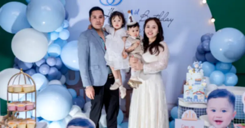 Hành trình 10 năm chữa hiếm muộn và khoảnh khắc hai vợ chồng ôm nhau bật khóc