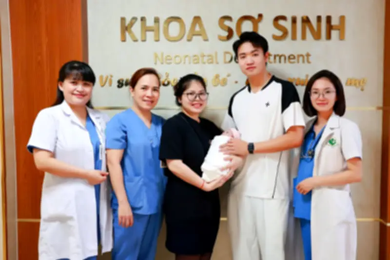 Hành trình 102 ngày cứu sống bé gái 700g chào đời ở tuần thai 29