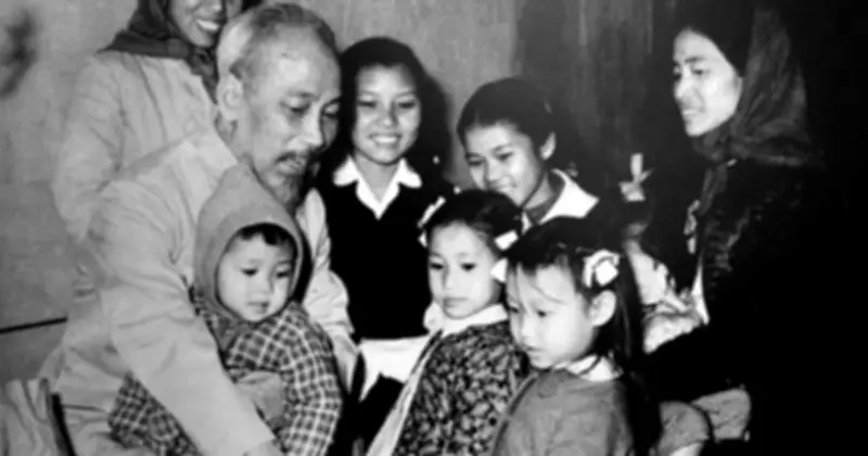 Hành trình tìm đường cứu nước của Bác Hồ: Từ phụ bếp đến lãnh tụ vĩ đại