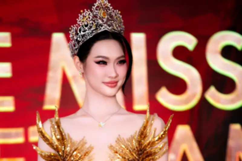 Hoa hậu Thu Thảo tự tin với chiều cao 1,8m tại Miss Globe 2026