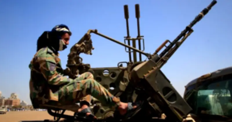 Houthi tấn công tên lửa vào Israel, đe dọa thỏa thuận ngừng bắn