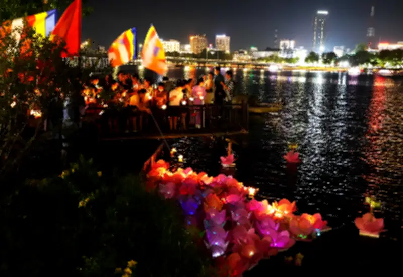 Huế: Lễ hội Hoa đăng cầu nguyện quốc thái dân an