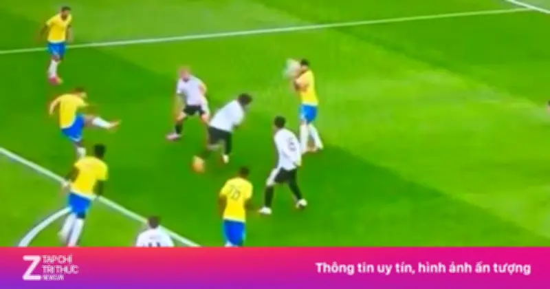 Hy hữu: Lucas Paqueta bị đồng đội 'knock-out' ở World Cup 2026