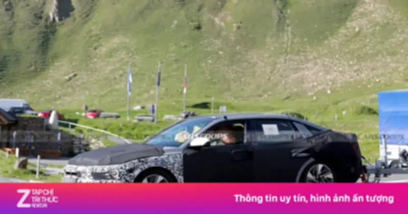 Hyundai Elantra thế hệ mới lộ diện với thiết kế tối giản