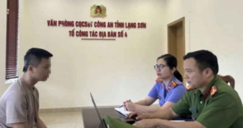 Đi bộ qua đường gây tai nạn, người đàn ông bị khởi tố