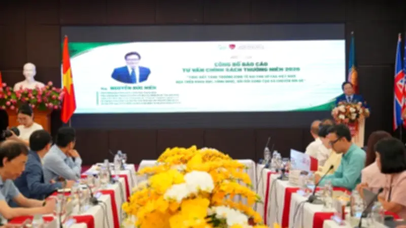 Đại học Kinh tế công bố báo cáo thúc đẩy tăng trưởng hai con số dựa trên KHCN và chuyển đổi số