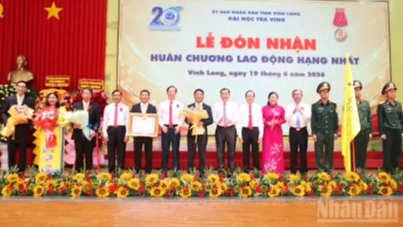 Đại học Trà Vinh kỷ niệm 25 năm thành lập, đón nhận Huân chương Lao động hạng Nhất