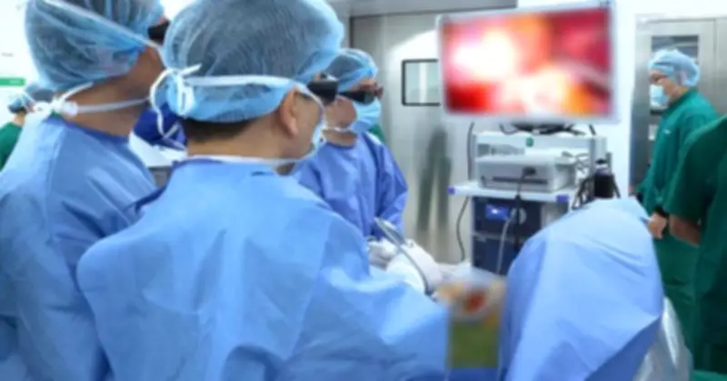 Đi khám đau lưng, người phụ nữ 63 tuổi bất ngờ phát hiện khối u phổi giai đoạn sớm