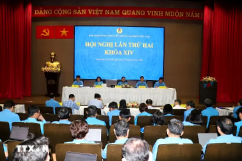 Đổi mới để công đoàn gắn người lao động hơn