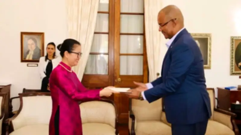 Đại sứ Trần Thị Thu Thìn trình Thư ủy nhiệm tại Seychelles, thúc đẩy hợp tác song phương