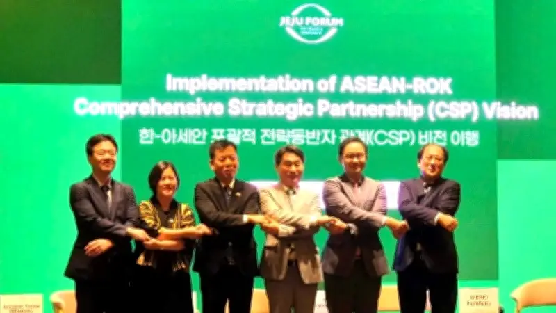 Đại sứ Vũ Hồ: Thế giới phân mảnh không đồng nghĩa khu vực phân mảnh