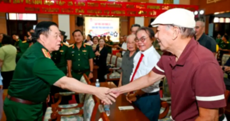Đại tướng Nguyễn Trọng Nghĩa gặp mặt văn nghệ sĩ phía nam 2026
