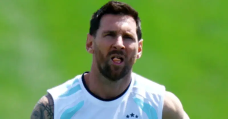 Đội tuyển Argentina đoàn kết cùng Messi tẩy chay kênh tin giả về bố anh