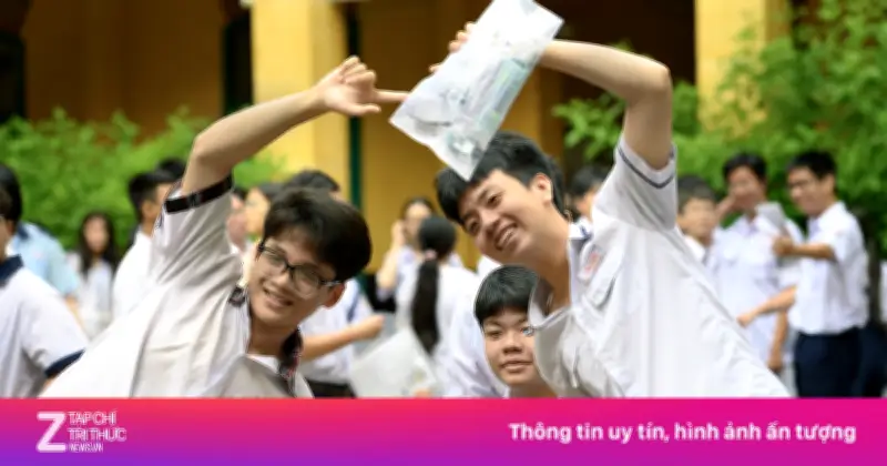 Điểm chuẩn lớp 10 chuyên, tích hợp TP.HCM tăng mạnh, chuyên Sinh dẫn đầu