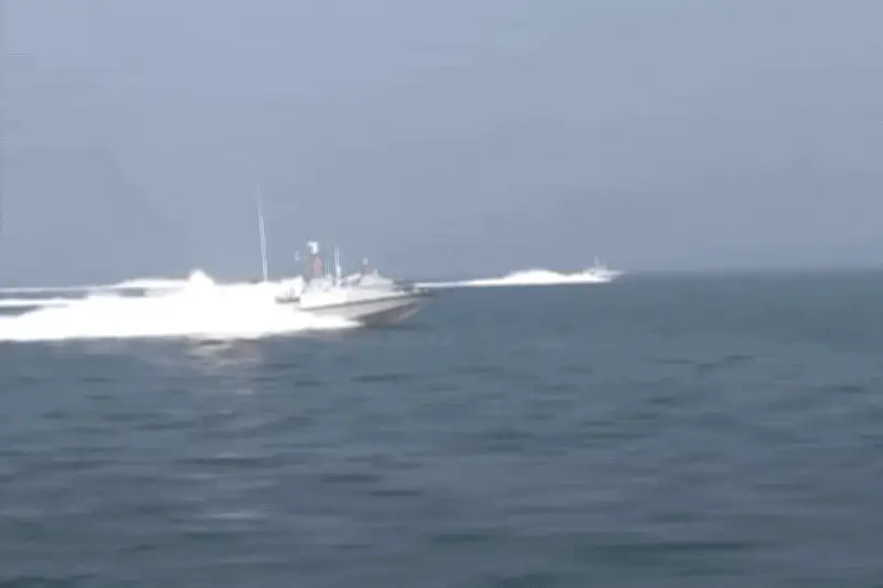 Iran tuyên bố tấn công tàu quân sự Mỹ ở Biển Oman, CENTCOM bác bỏ