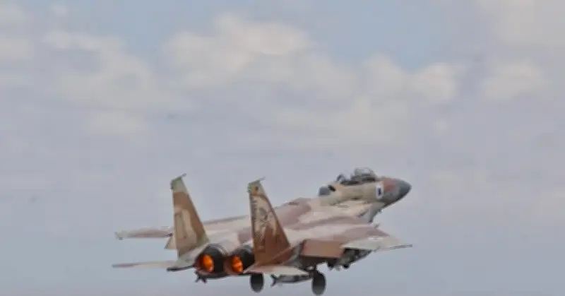 Israel tấn công hàng loạt mục tiêu quân sự trên lãnh thổ Iran