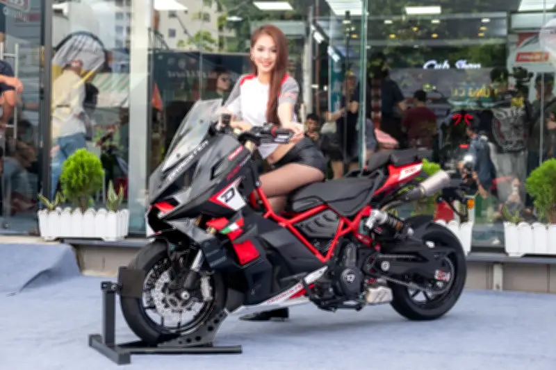 Italjet Dragster 700 - Mô tô lập dị giá 428 triệu đồng tại Việt Nam