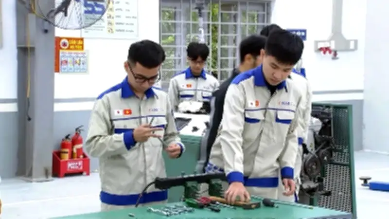 Điều lệ trường trung học nghề: Tương đương THPT, tăng cường liên kết doanh nghiệp