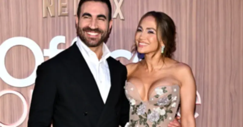 Jennifer Lopez và Brett Goldstein thân mật giữa tin đồn hẹn hò